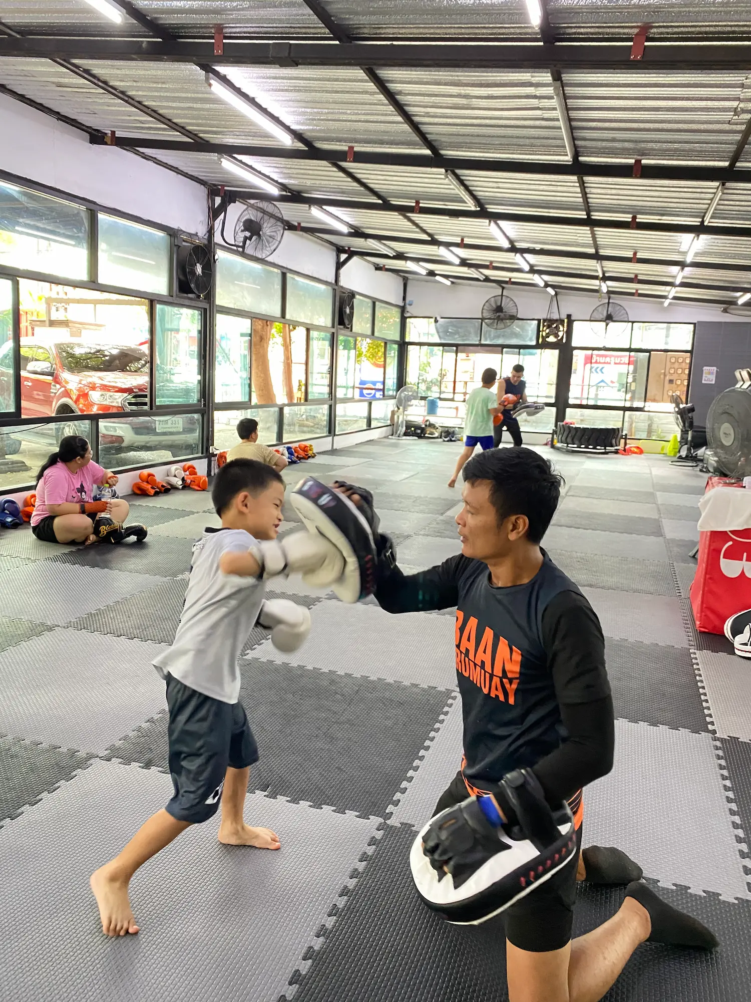 ฝึกต่อยมวยสำหรับมือใหม่ บ้านครูมวย อุดมสุข